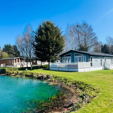 Sutton Lodge With Hot Tub York Exterior photo