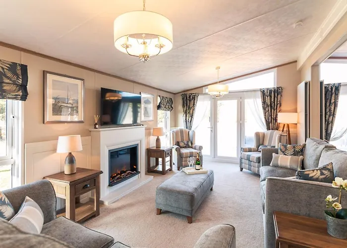 Sutton Lodge With Hot Tub