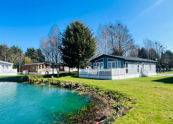 Sutton Lodge With Hot Tub
